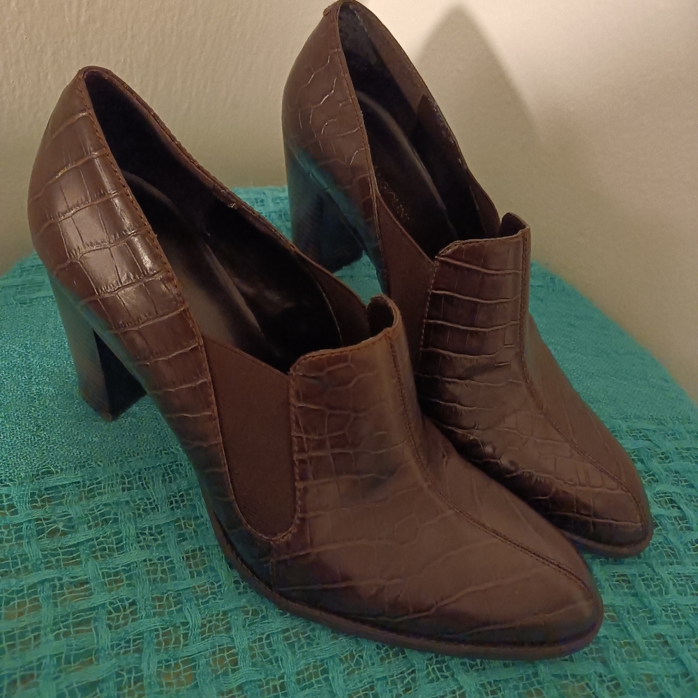 Elegant Enzo Angiolini Brown Leather Croc-Embossed Women's Heels, 3.5"H, 8.5M